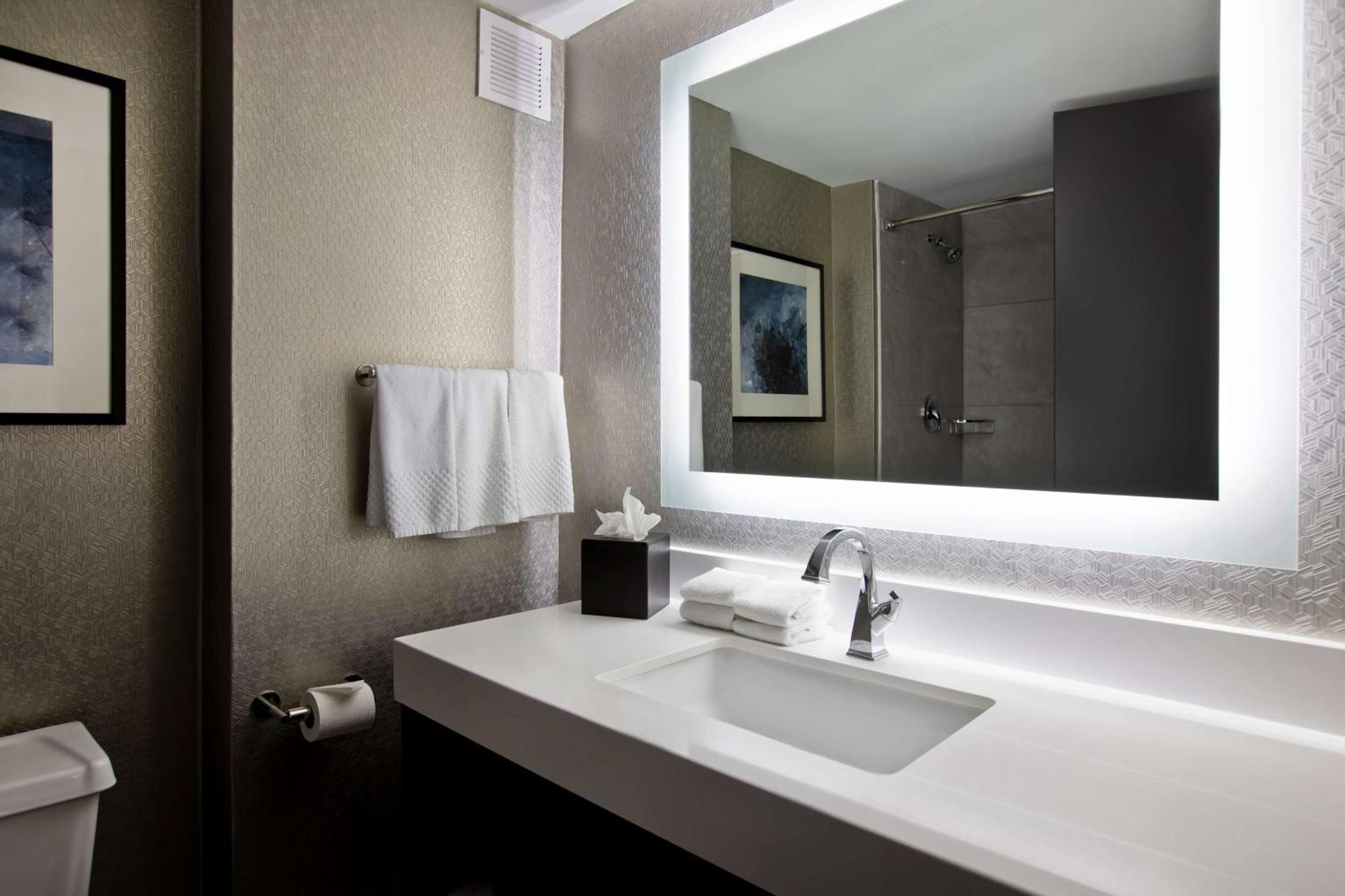 Embassy Syracuse Hotel 3*