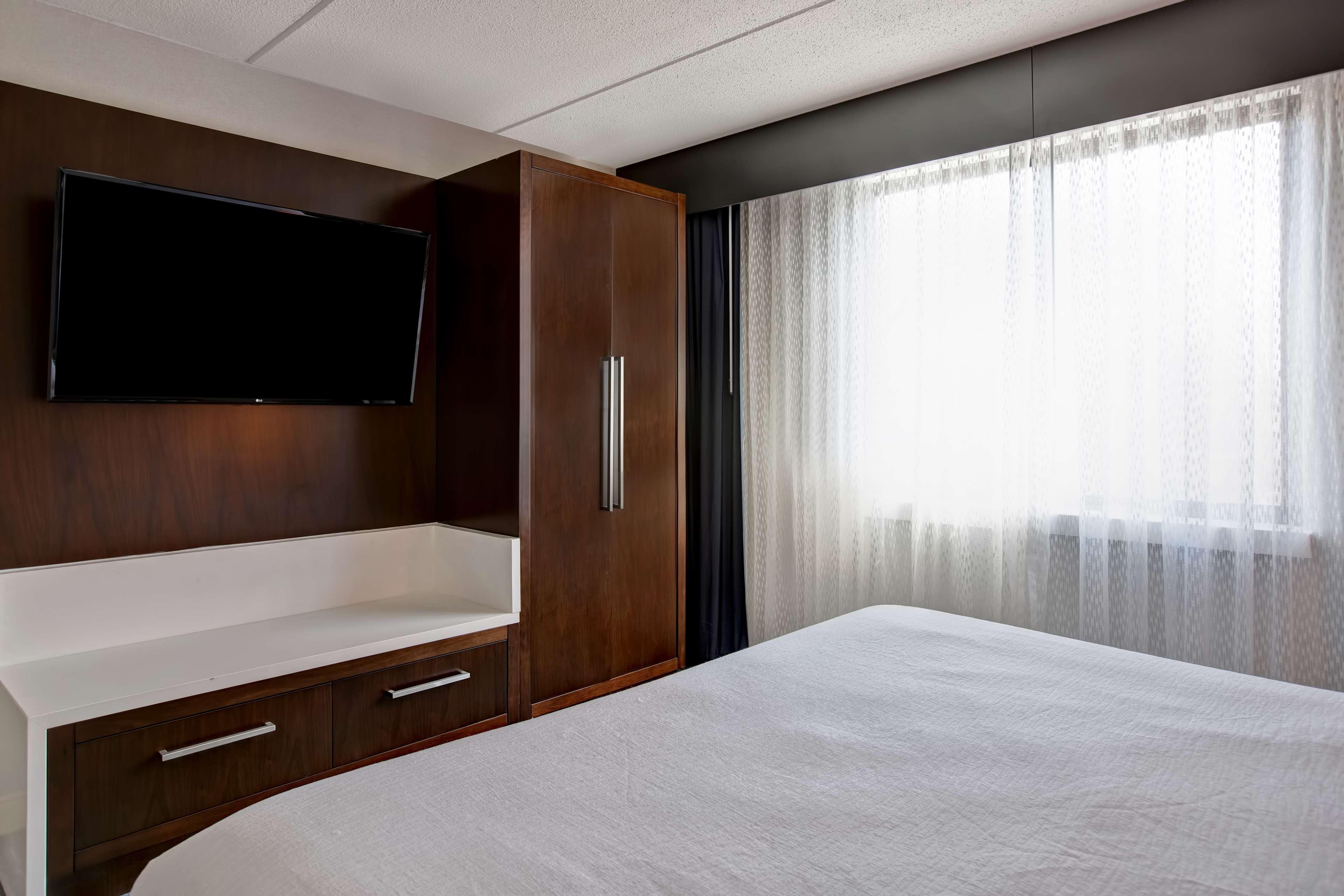 Embassy Syracuse Hotel 3*